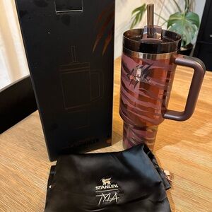Stanley SOLD OUT Tyla 40oz tumbler